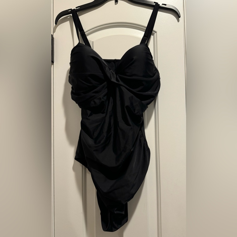 NWOT Women’s black bathing suit